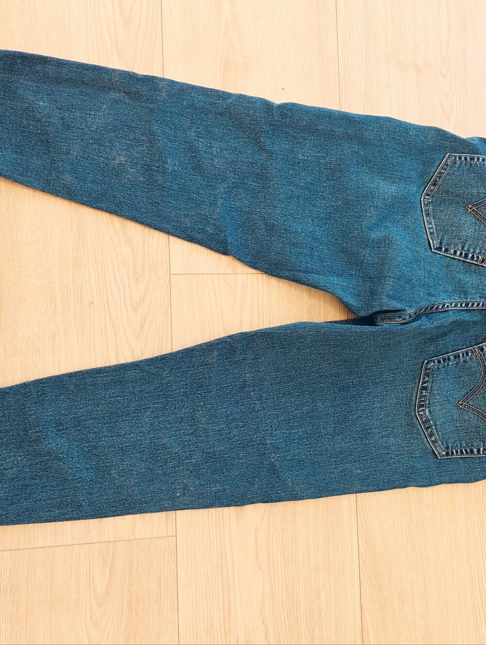 Levi’s Boyfriend Jeans Size 30 Medium Wash Cropped Relaxed Denim - Picture 4 of 7